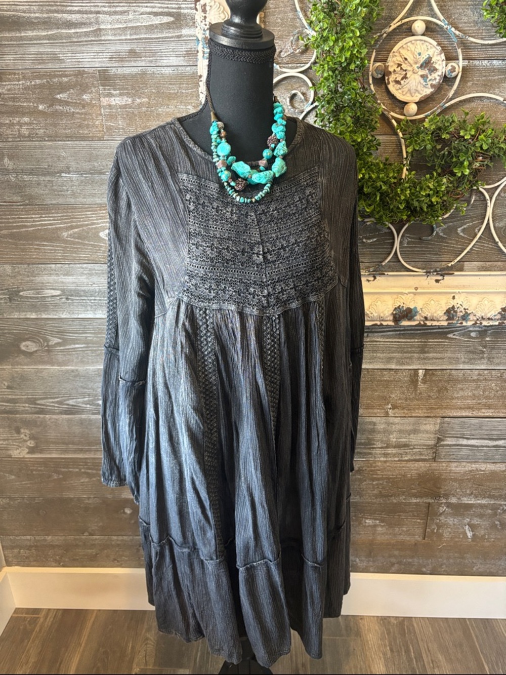 NWT Kings Road (Size L) Boho Textured Tiered Tunic Dress in Charcoal Gray